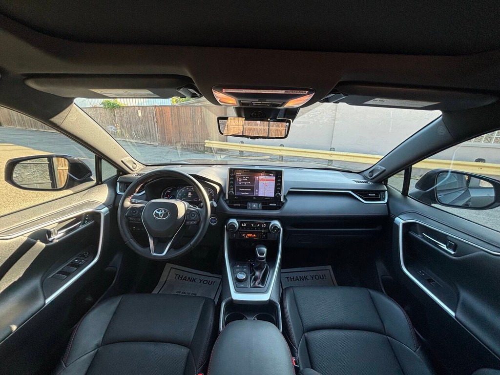 Toyota RAV4 Prime Vehicle Full-screen Gallery Image 18