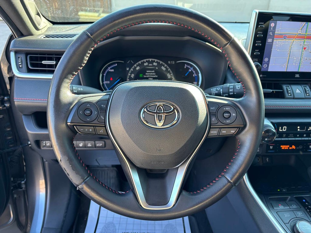Toyota RAV4 Prime Vehicle Full-screen Gallery Image 28