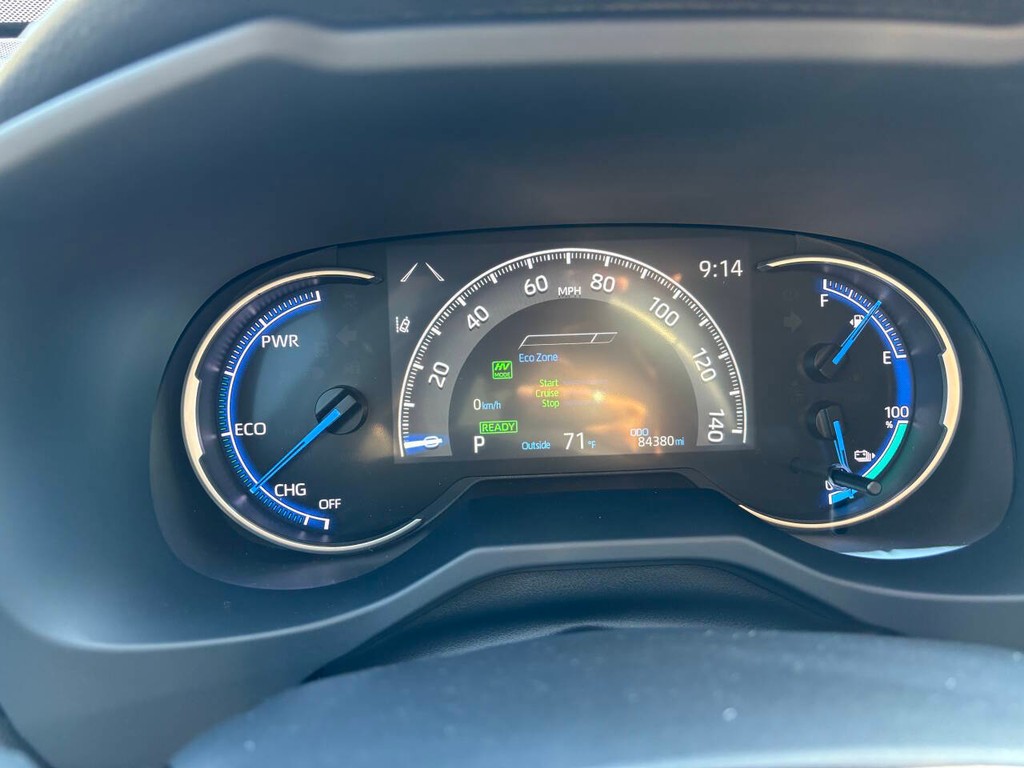 Toyota RAV4 Prime Vehicle Full-screen Gallery Image 30