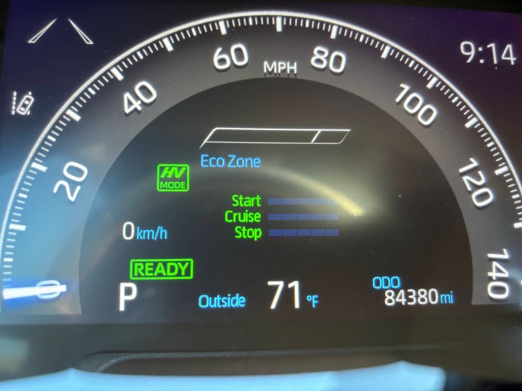 Toyota RAV4 Prime Vehicle Full-screen Gallery Image 31
