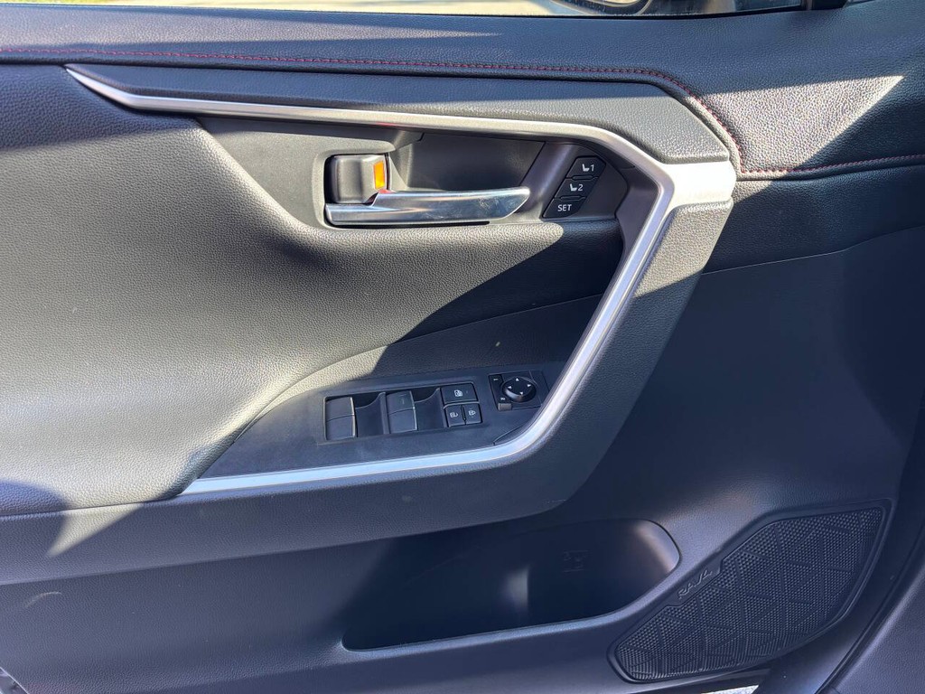 Toyota RAV4 Prime Vehicle Full-screen Gallery Image 33