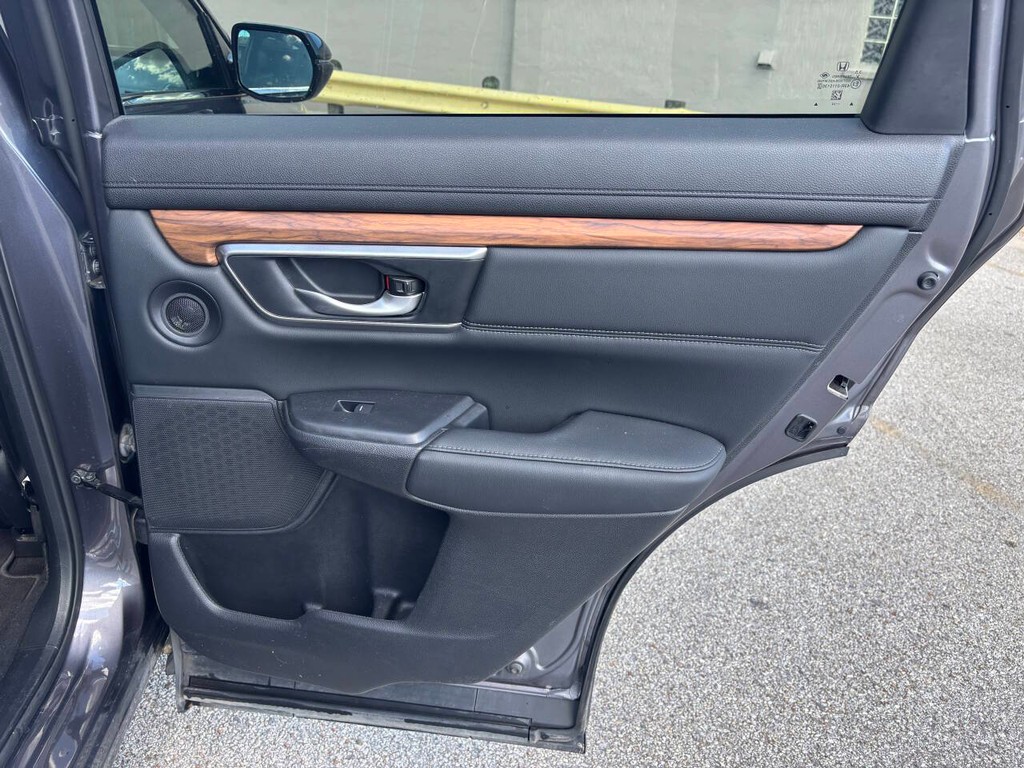 Honda CR-V Vehicle Full-screen Gallery Image 17