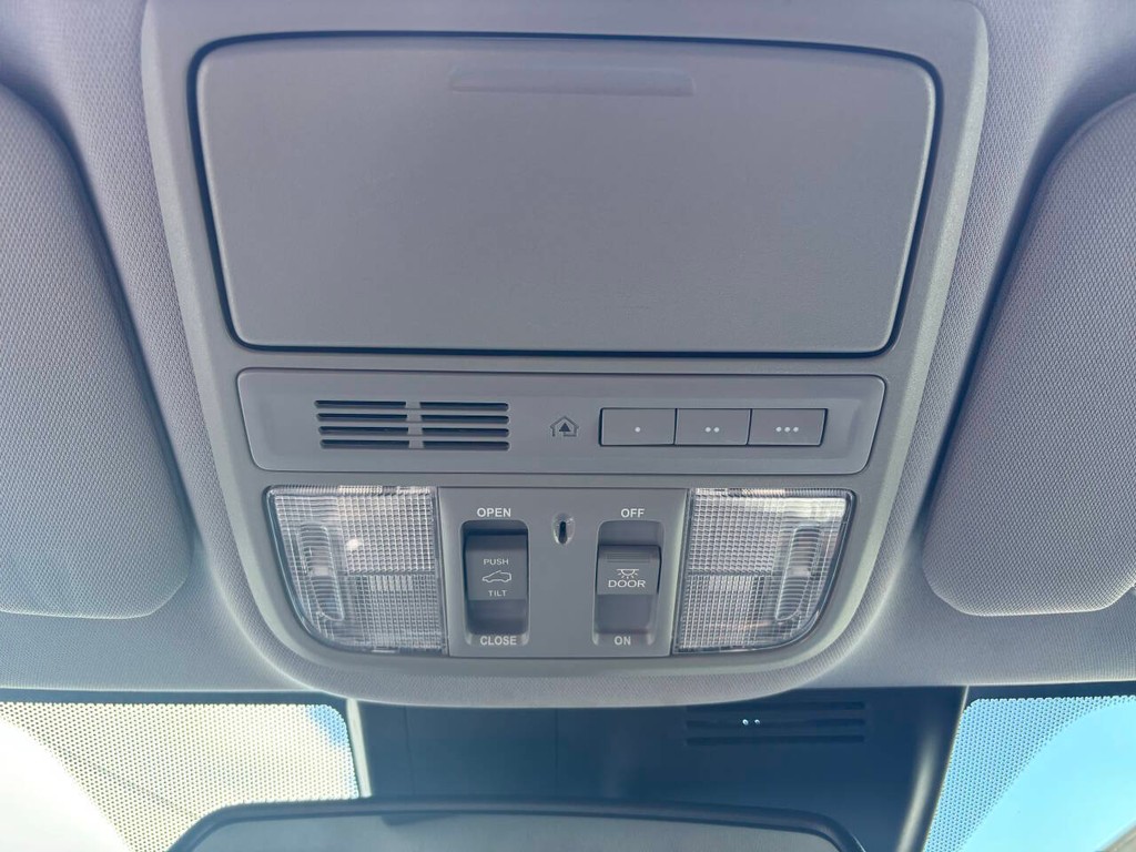 Honda CR-V Vehicle Full-screen Gallery Image 28