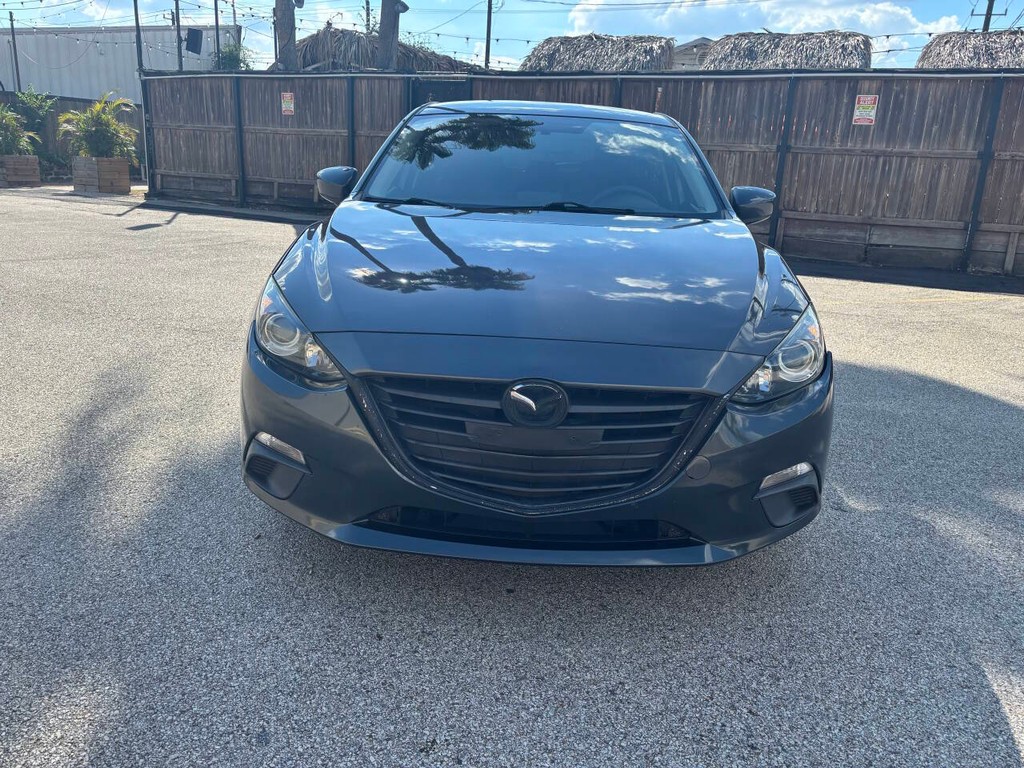 Mazda MAZDA3 Vehicle Full-screen Gallery Image 03