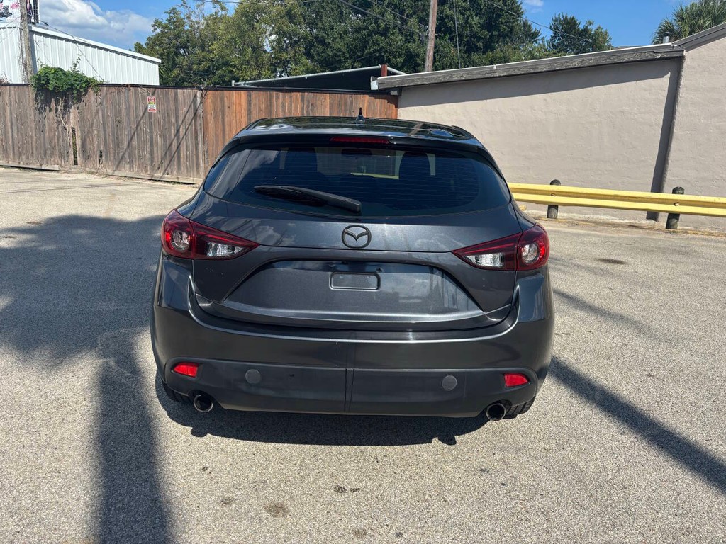 Mazda MAZDA3 Vehicle Full-screen Gallery Image 06