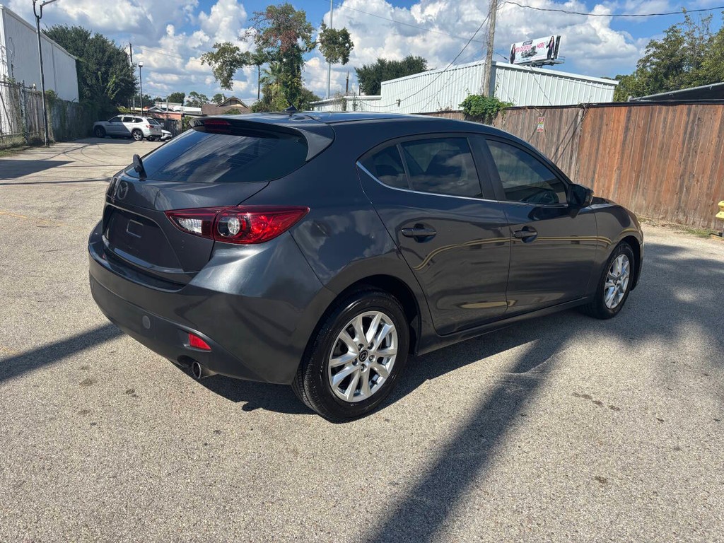 Mazda MAZDA3 Vehicle Full-screen Gallery Image 07