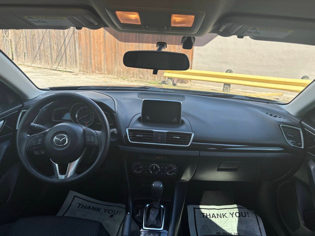 Mazda MAZDA3 Vehicle Full-screen Gallery Image 18
