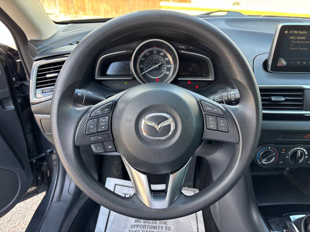 Mazda MAZDA3 Vehicle Full-screen Gallery Image 23