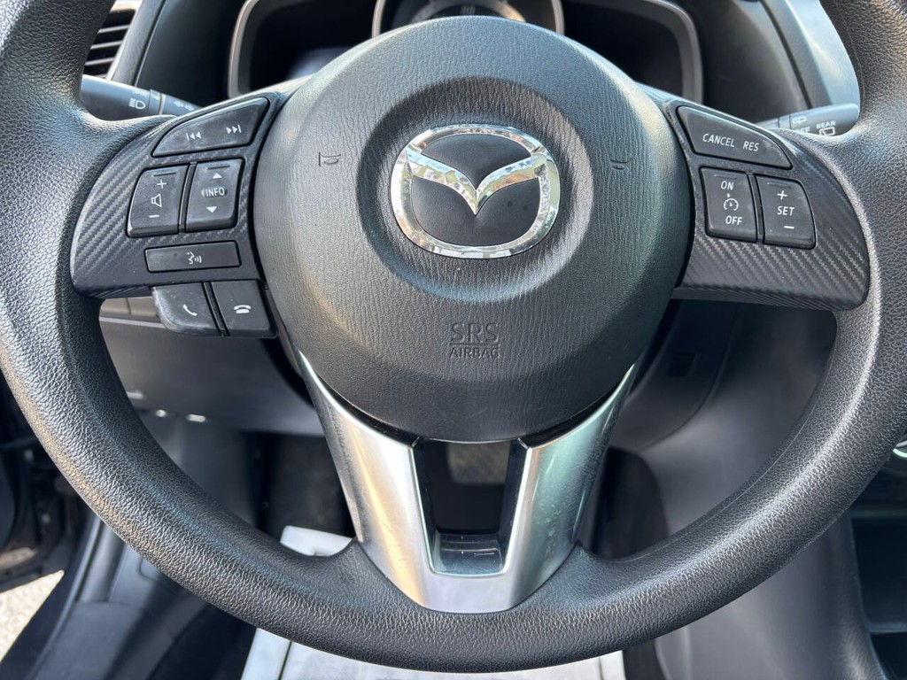 Mazda MAZDA3 Vehicle Full-screen Gallery Image 24