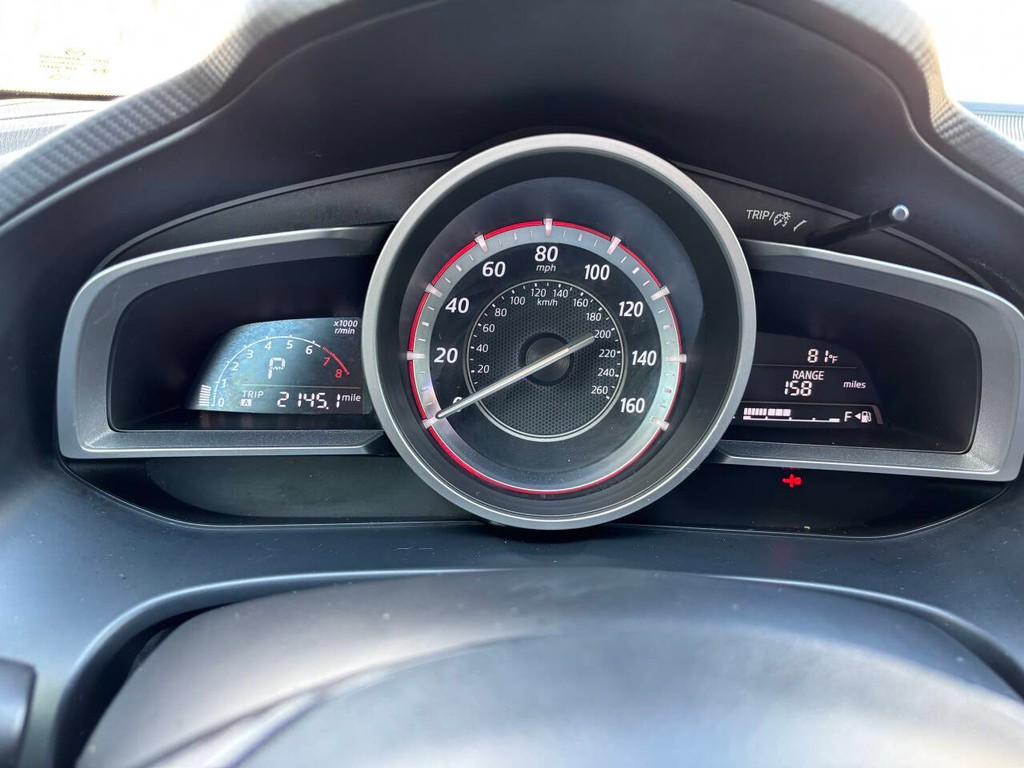 Mazda MAZDA3 Vehicle Full-screen Gallery Image 27