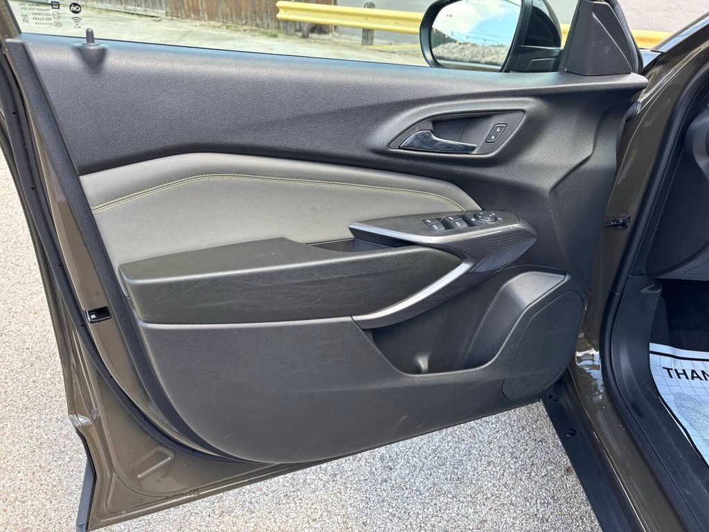 Chevrolet Trax Vehicle Full-screen Gallery Image 10