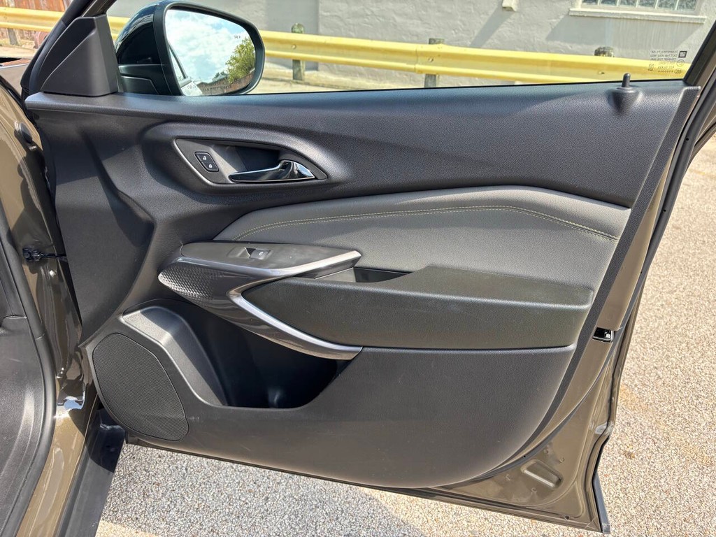 Chevrolet Trax Vehicle Full-screen Gallery Image 13