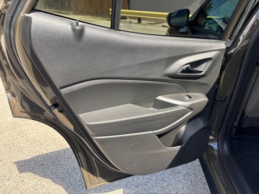 Chevrolet Trax Vehicle Full-screen Gallery Image 15