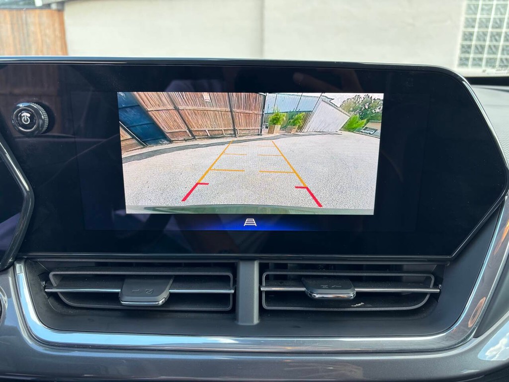 Chevrolet Trax Vehicle Full-screen Gallery Image 21