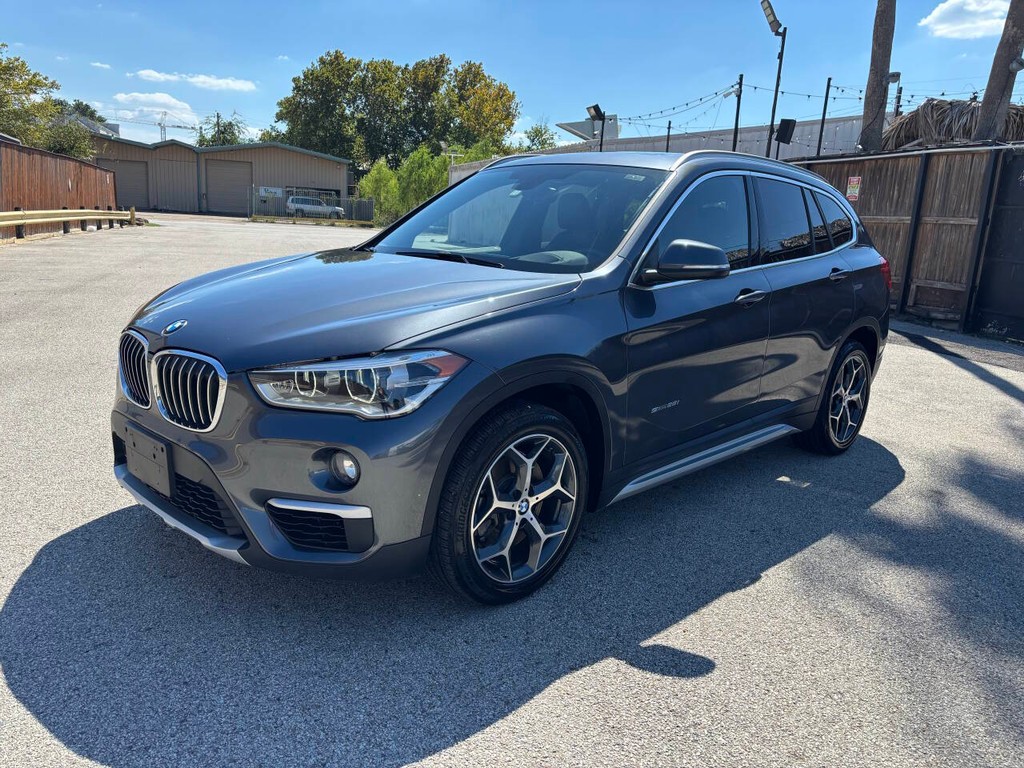BMW X1 Vehicle Full-screen Gallery Image 04