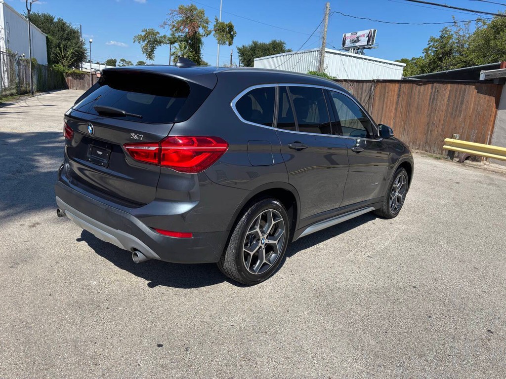 BMW X1 Vehicle Full-screen Gallery Image 07
