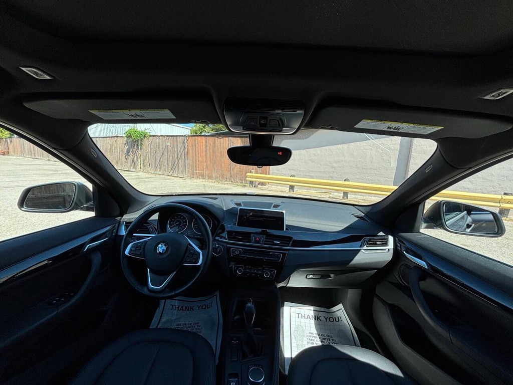 BMW X1 Vehicle Full-screen Gallery Image 18