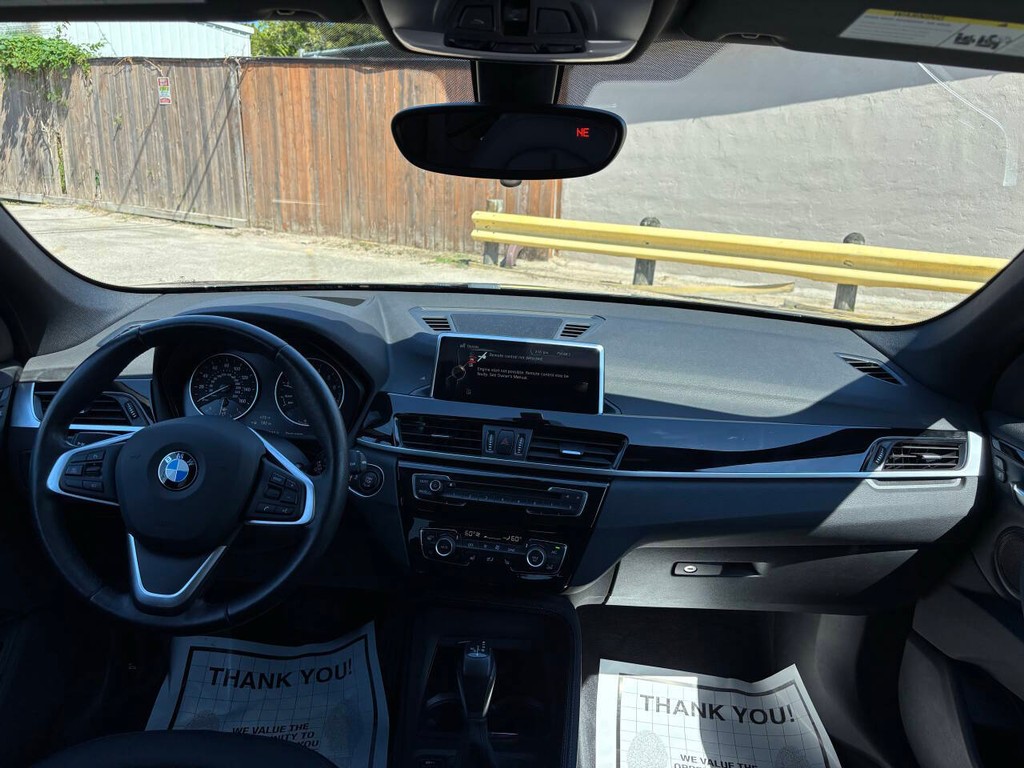 BMW X1 Vehicle Full-screen Gallery Image 19