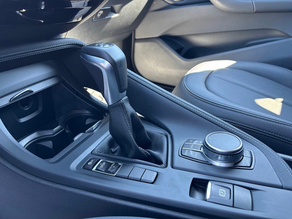 BMW X1 Vehicle Full-screen Gallery Image 21