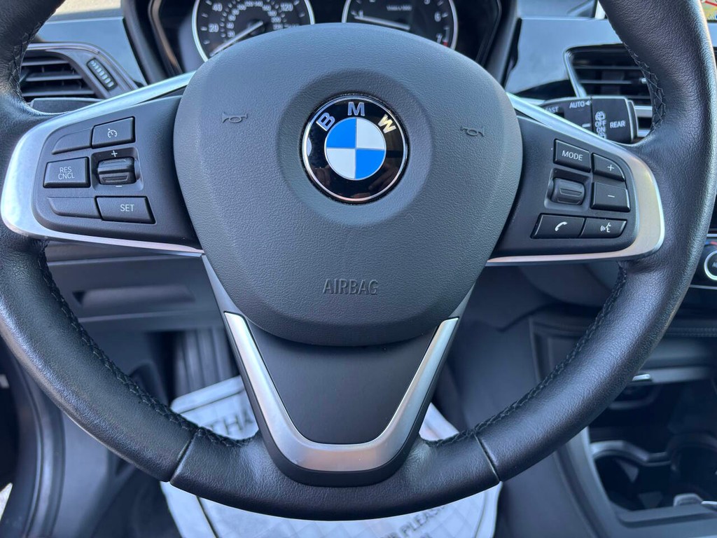 BMW X1 Vehicle Full-screen Gallery Image 23