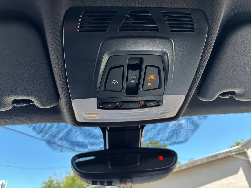 BMW X1 Vehicle Full-screen Gallery Image 25