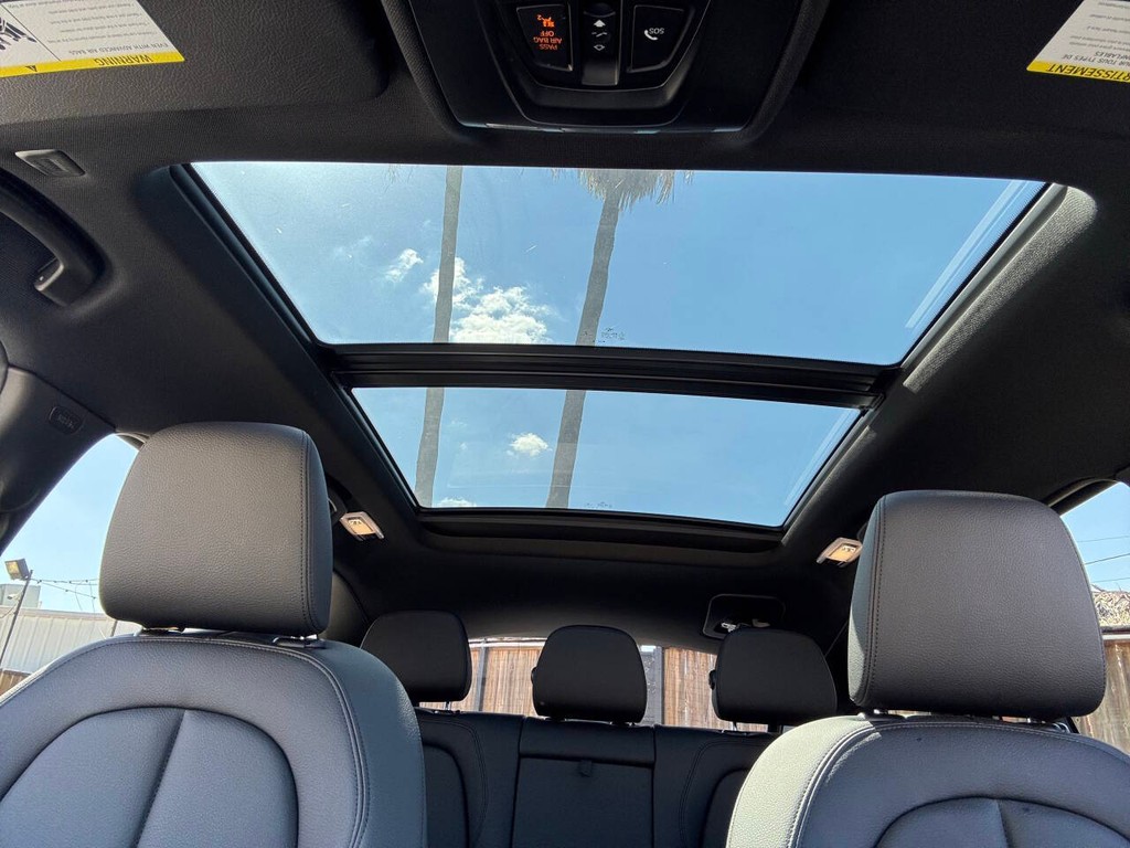 BMW X1 Vehicle Full-screen Gallery Image 26