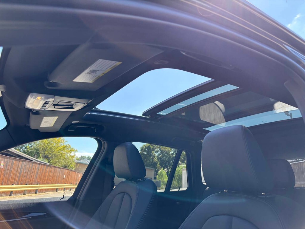 BMW X1 Vehicle Full-screen Gallery Image 27