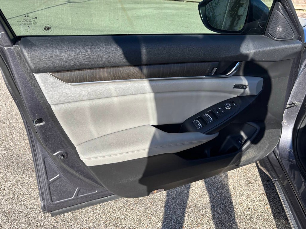 Honda Accord Hybrid Vehicle Full-screen Gallery Image 10