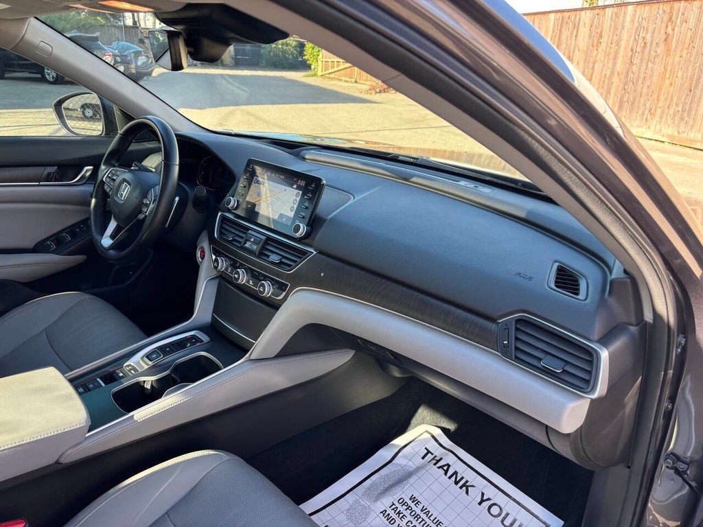 Honda Accord Hybrid Vehicle Full-screen Gallery Image 11