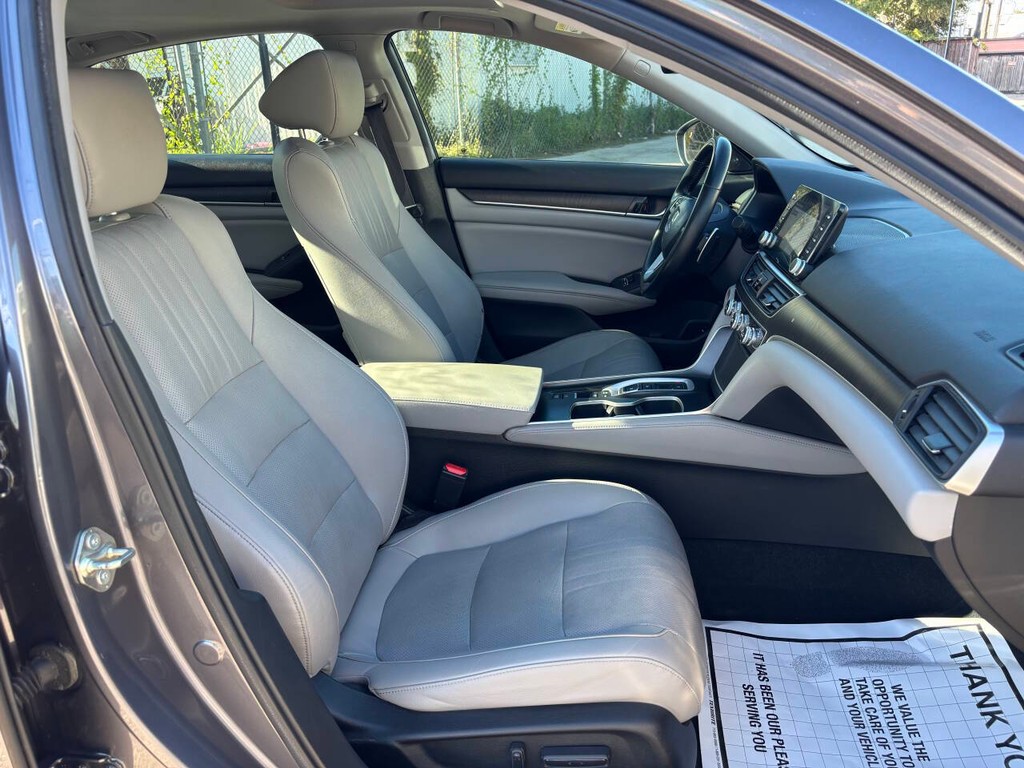 Honda Accord Hybrid Vehicle Full-screen Gallery Image 12