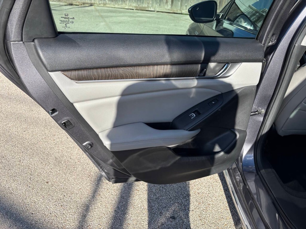 Honda Accord Hybrid Vehicle Full-screen Gallery Image 15