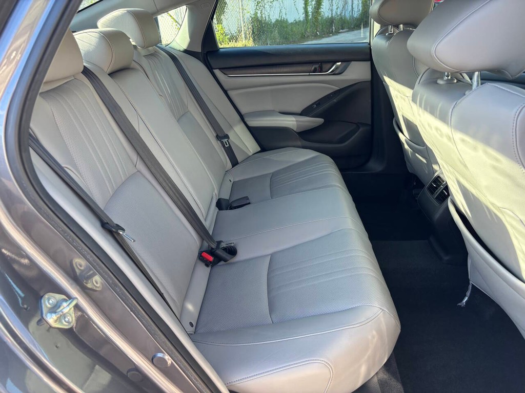 Honda Accord Hybrid Vehicle Full-screen Gallery Image 16