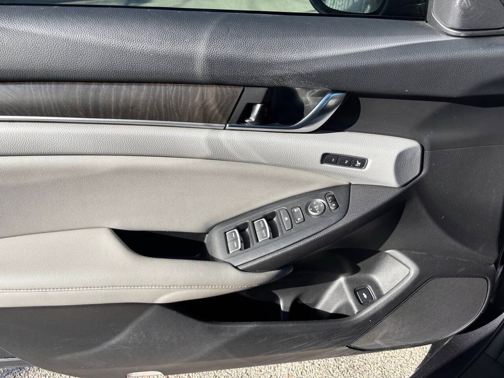 Honda Accord Hybrid Vehicle Full-screen Gallery Image 25