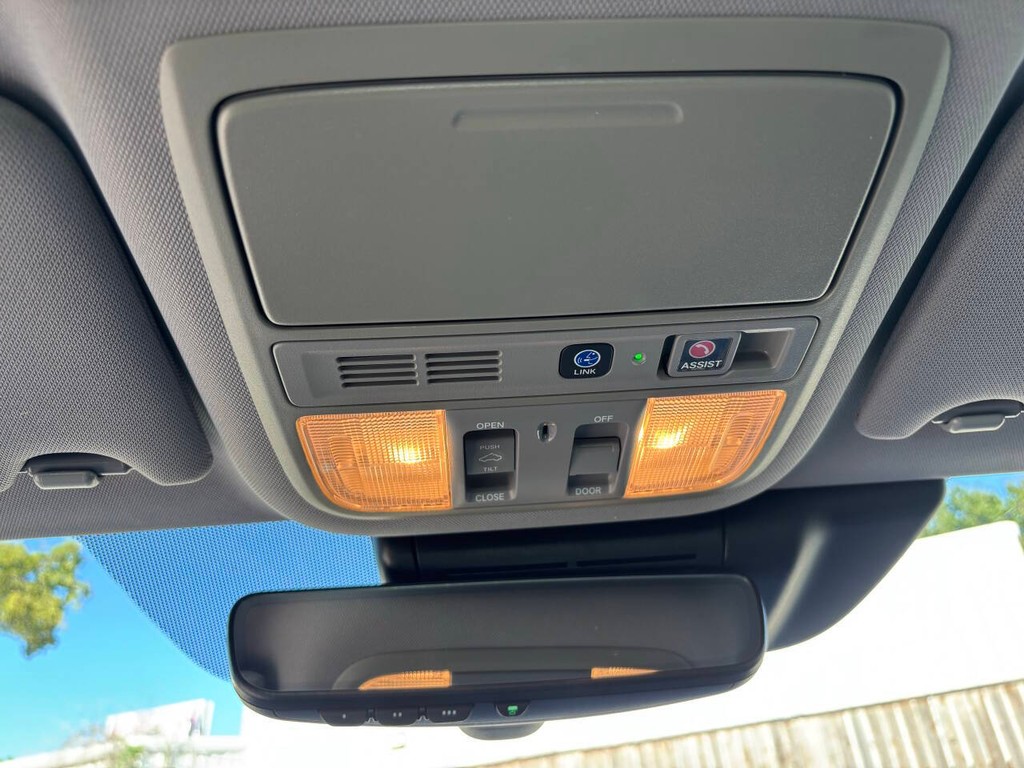 Honda Accord Hybrid Vehicle Full-screen Gallery Image 26