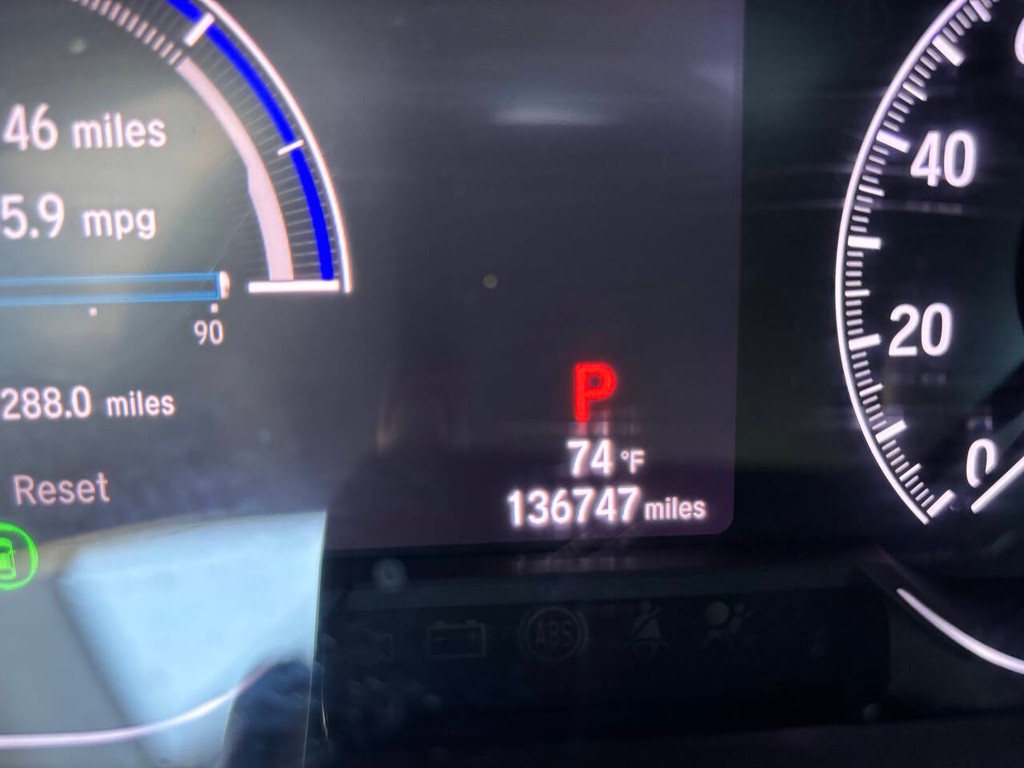 Honda Accord Hybrid Vehicle Full-screen Gallery Image 29