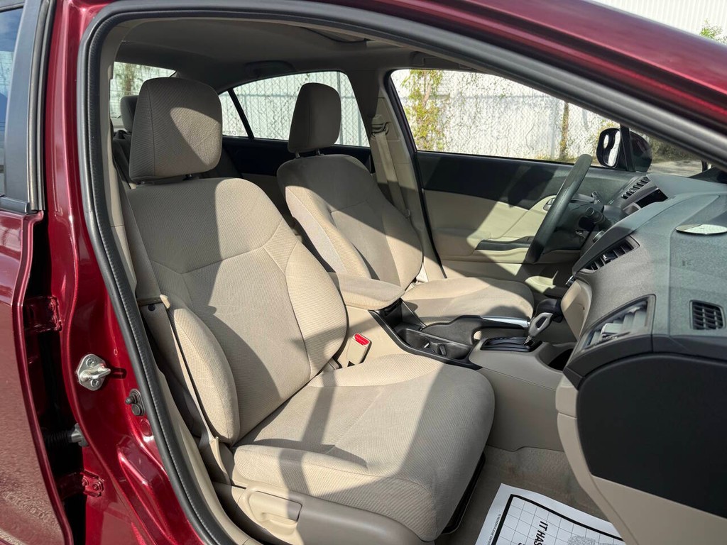 Honda Civic Vehicle Full-screen Gallery Image 12