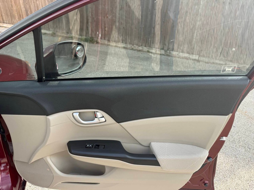 Honda Civic Vehicle Full-screen Gallery Image 13