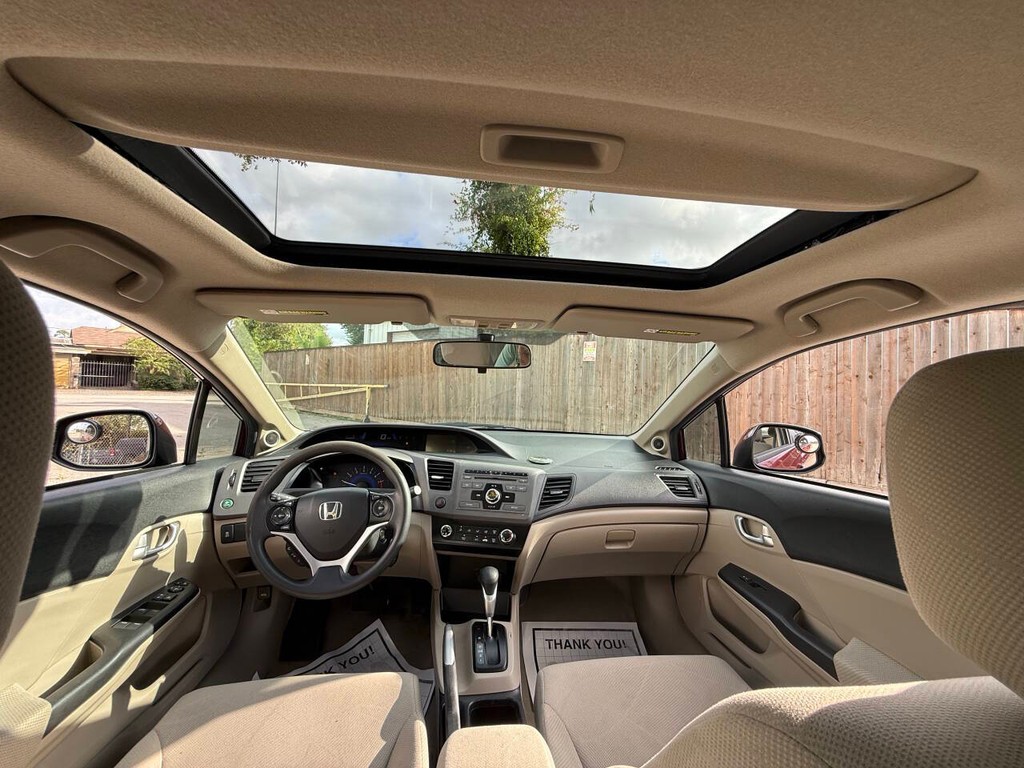 Honda Civic Vehicle Full-screen Gallery Image 17