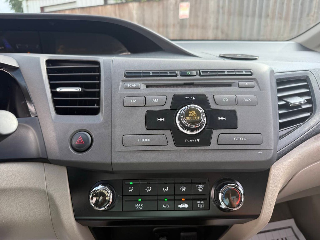 Honda Civic Vehicle Full-screen Gallery Image 19