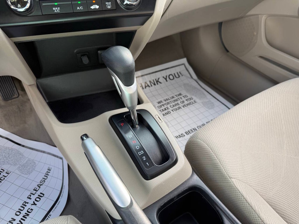 Honda Civic Vehicle Full-screen Gallery Image 20