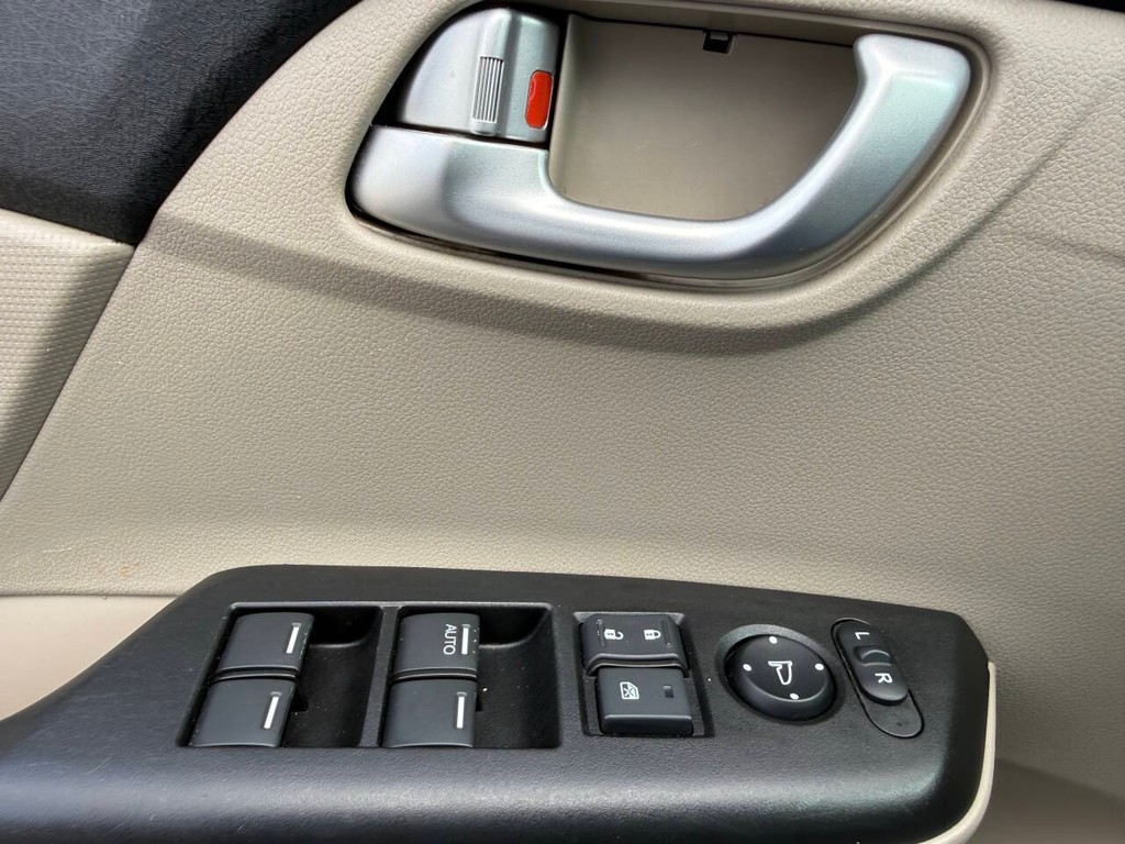 Honda Civic Vehicle Full-screen Gallery Image 23