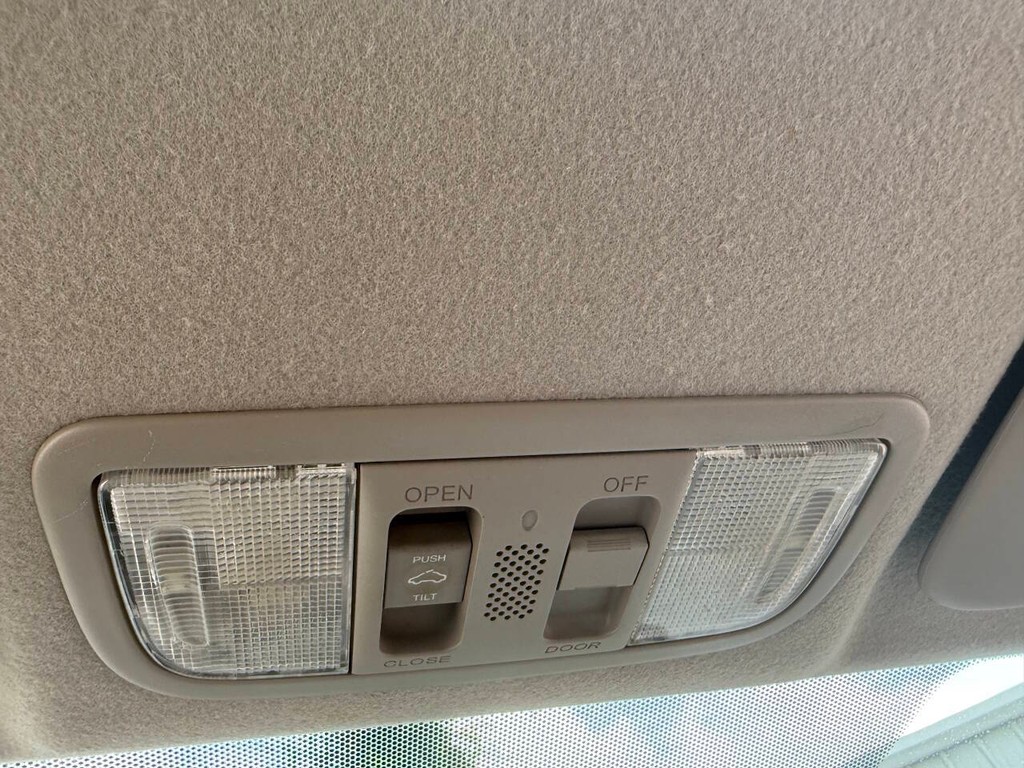 Honda Civic Vehicle Full-screen Gallery Image 24