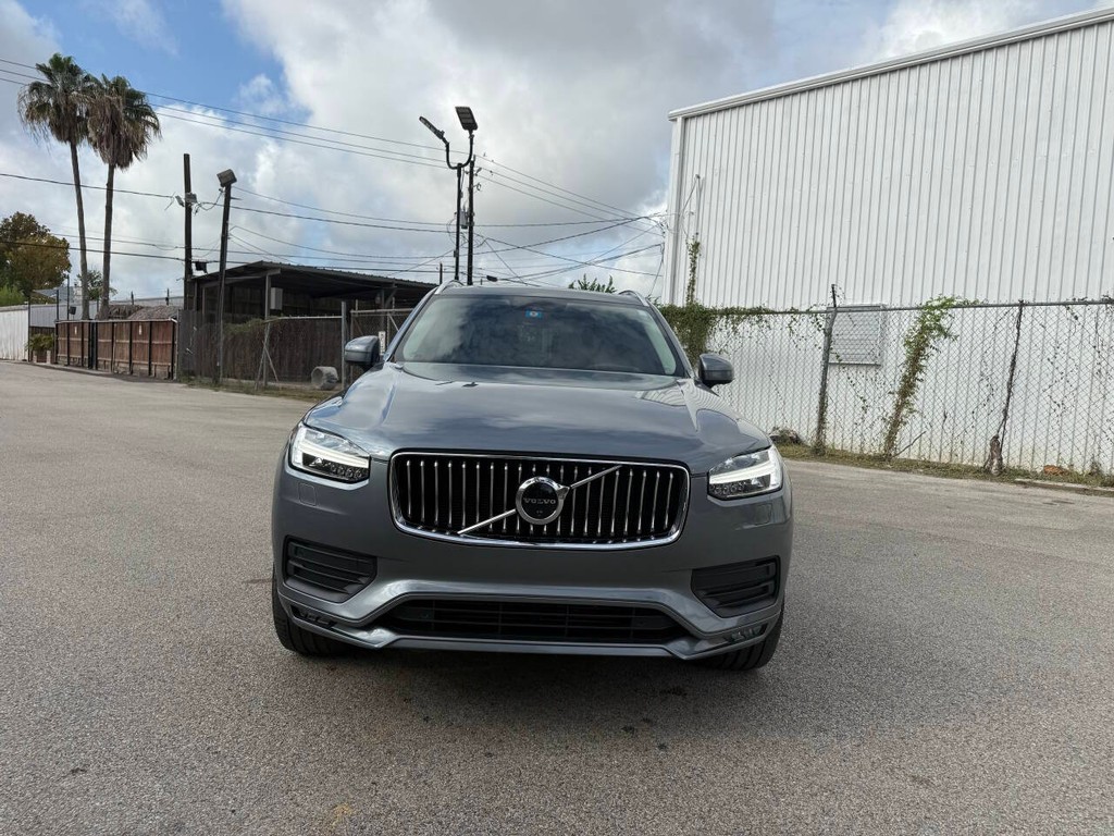 Volvo XC90 Vehicle Full-screen Gallery Image 02