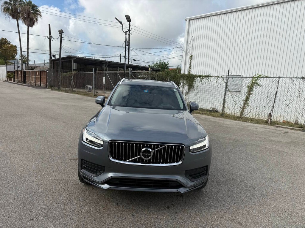 Volvo XC90 Vehicle Full-screen Gallery Image 03