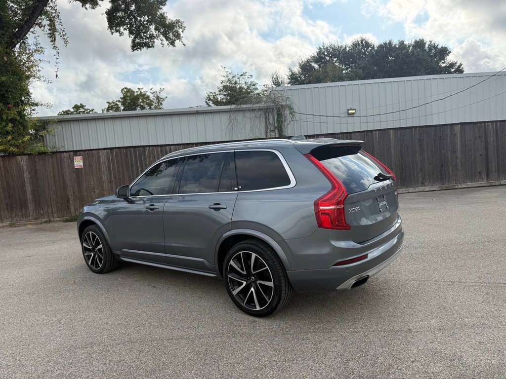 Volvo XC90 Vehicle Full-screen Gallery Image 05