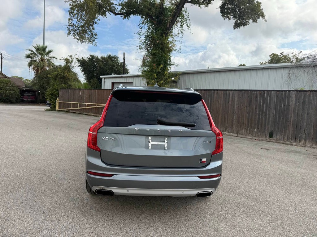 Volvo XC90 Vehicle Full-screen Gallery Image 06