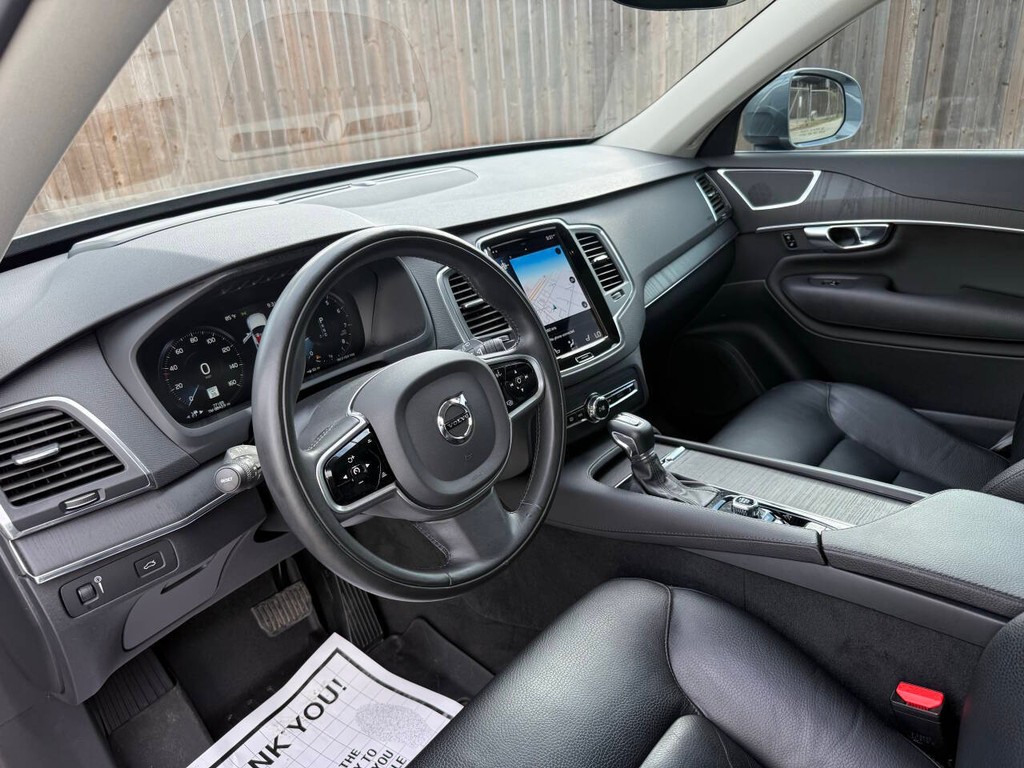 Volvo XC90 Vehicle Full-screen Gallery Image 08
