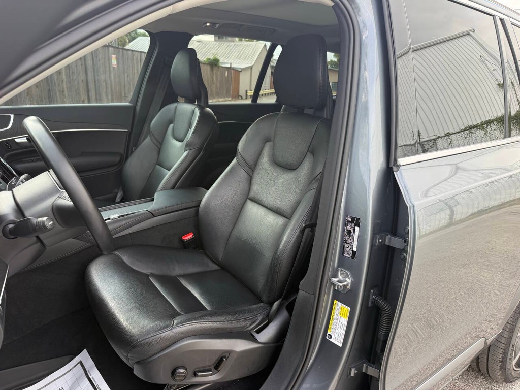 Volvo XC90 Vehicle Full-screen Gallery Image 09