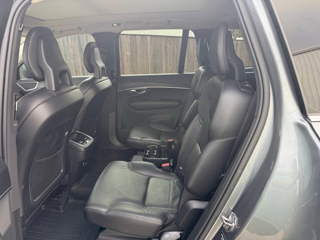 Volvo XC90 Vehicle Full-screen Gallery Image 14