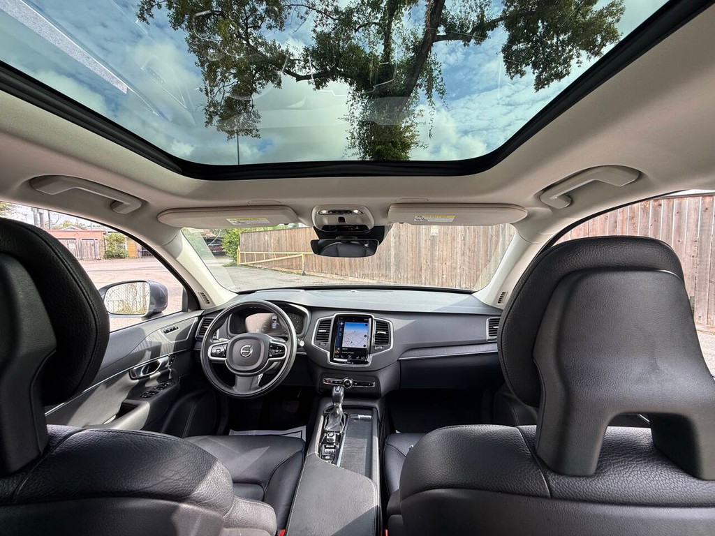 Volvo XC90 Vehicle Full-screen Gallery Image 19